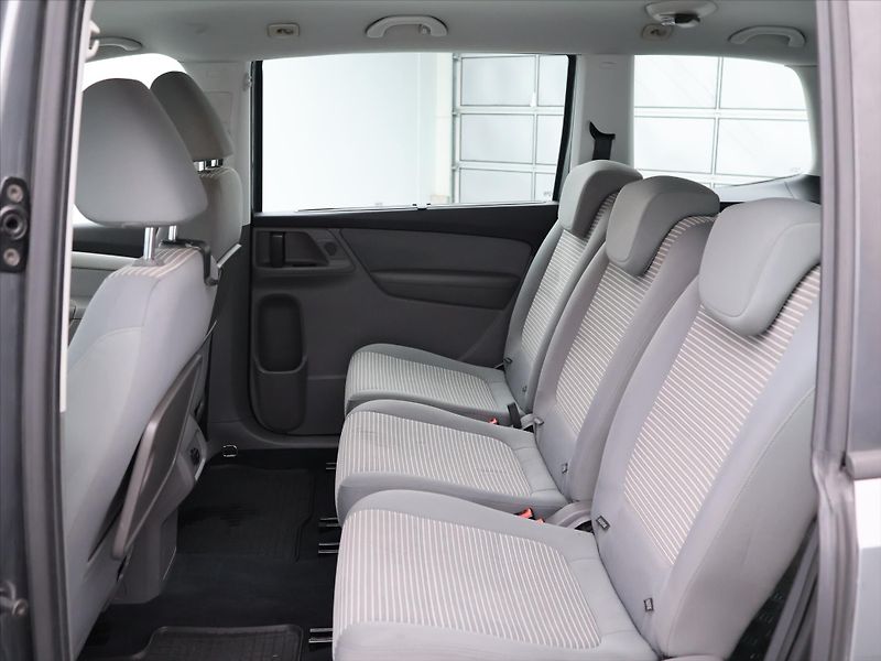 Seat Alhambra 2,0 TDI 125kW DSG Style DPH - fotka 13 z 33