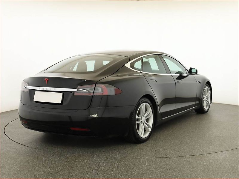 Tesla Model S (2019) Standard Range, SoH 88% - fotka 5 z 22