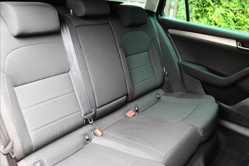 Škoda Superb 2,0 TDi  AMBITION 4X4 110kW - fotka 15 z 24