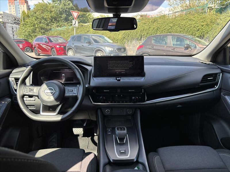 Nissan Qashqai 1,3 i AT N-Connecta - fotka 9 z 43