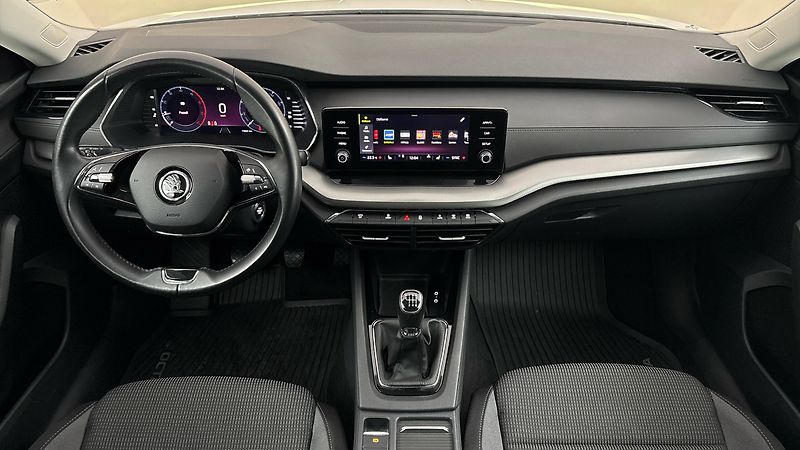 Škoda Octavia 2.0 TDI Ambition Combi - fotka 8 z 24
