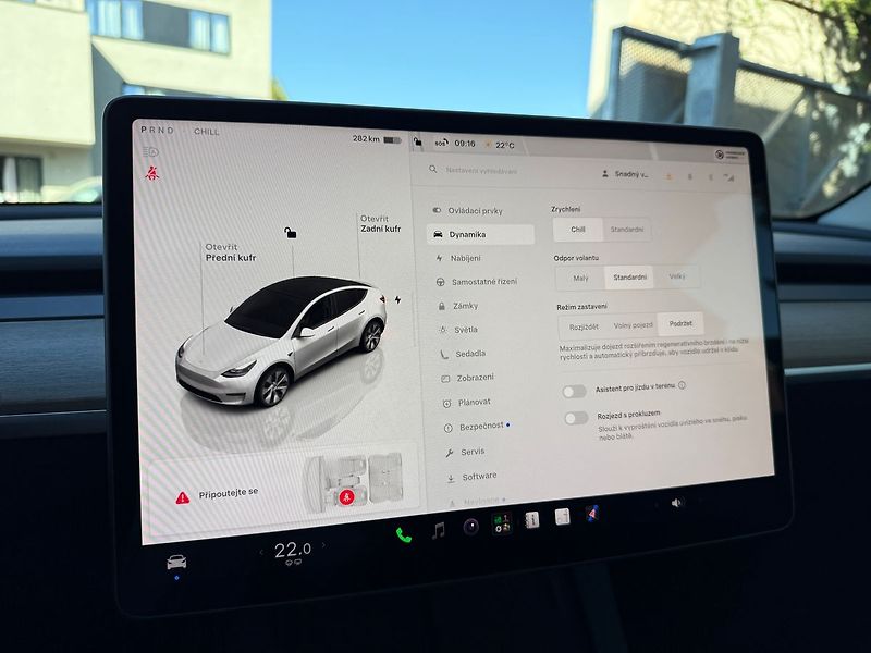 Tesla Model Y Long Range AWD - fotka 18 z 38