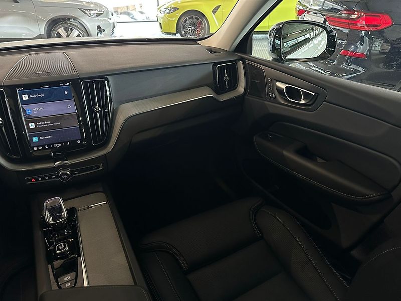 Volvo XC60 T8 PLUS Dark, Ventilace, 360° - fotka 35 z 35
