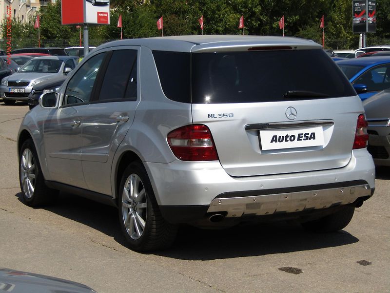 Mercedes-Benz Třídy M (2005) 3.5 ML350 4M, ČR, AT, park - fotka 6 z 17