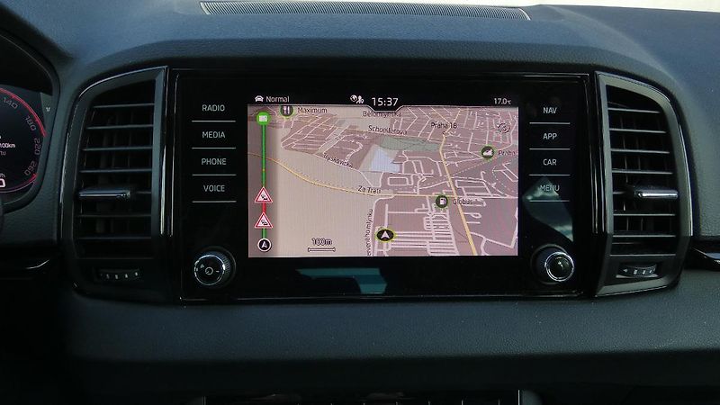 Škoda Karoq 1,5 TSI Sportline DSG - fotka 15 z 24