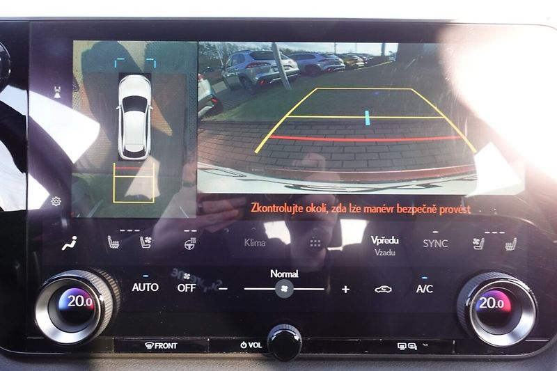 Lexus RX RX450+ PHEV Plug-in hybrid Exe - fotka 26 z 36
