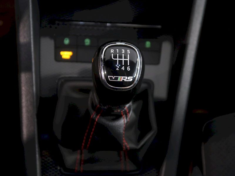 Škoda Octavia (2017) RS 230 2.0TSI 169KW NAVI MANUÁ - fotka 30 z 37