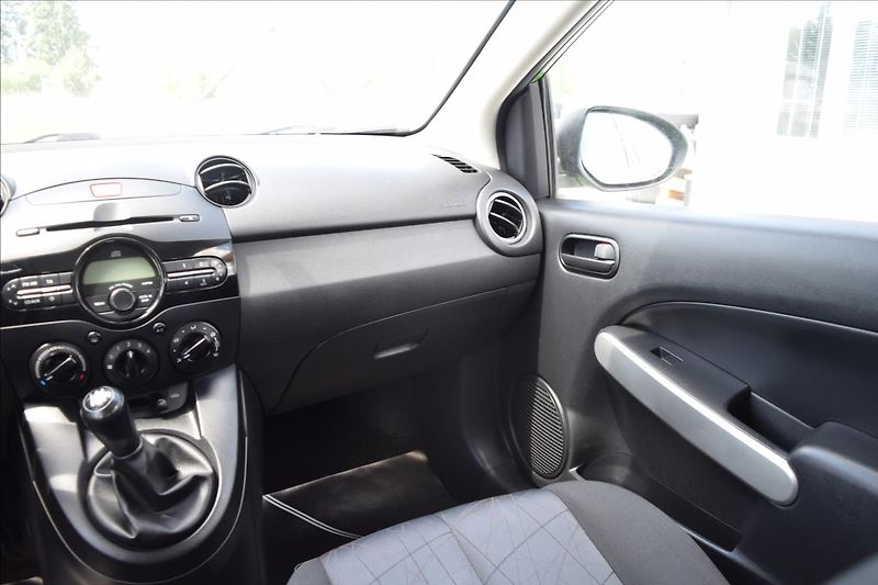 Mazda 2 1,4 I 55KW NOVÁ STK KLIMA - fotka 29 z 39
