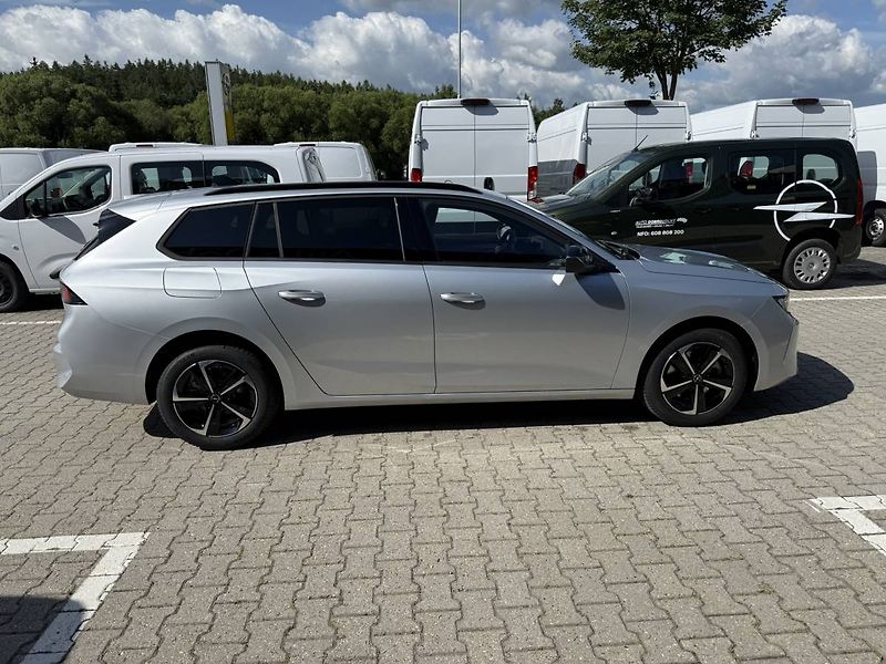 Opel Astra Edition ST 1.2 TURBO (96kW/130 - fotka 6 z 25