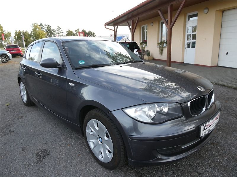 BMW Řada 1 1,6 i 85kW serviska, 2.majitel - fotka 1 z 40