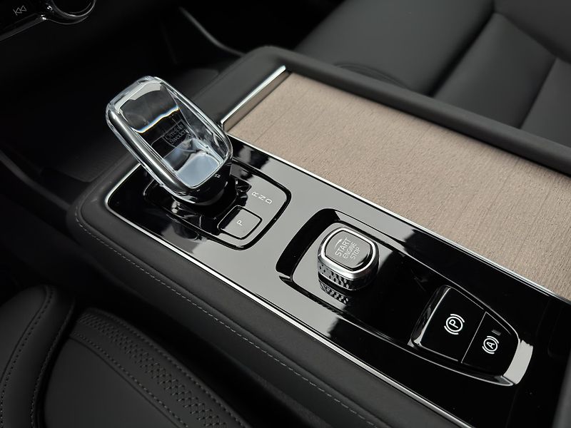 Volvo XC90 (2026) T8 AWD Plug-in DARK PLUS 7m - fotka 18 z 26