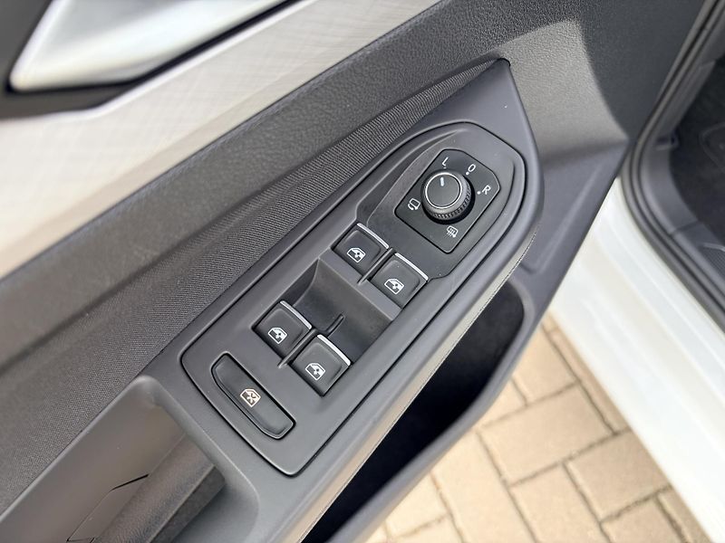 Volkswagen Golf Variant 2.0TDI DSG 110KW LED  - fotka 9 z 48