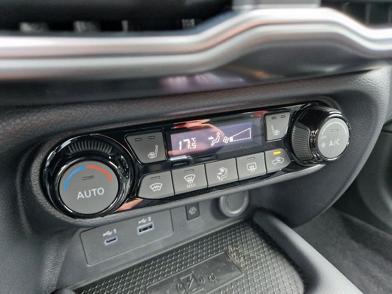 Nissan Juke 1.0 DIG-T 7AT N-CONN, SKLADEM - fotka 23 z 28