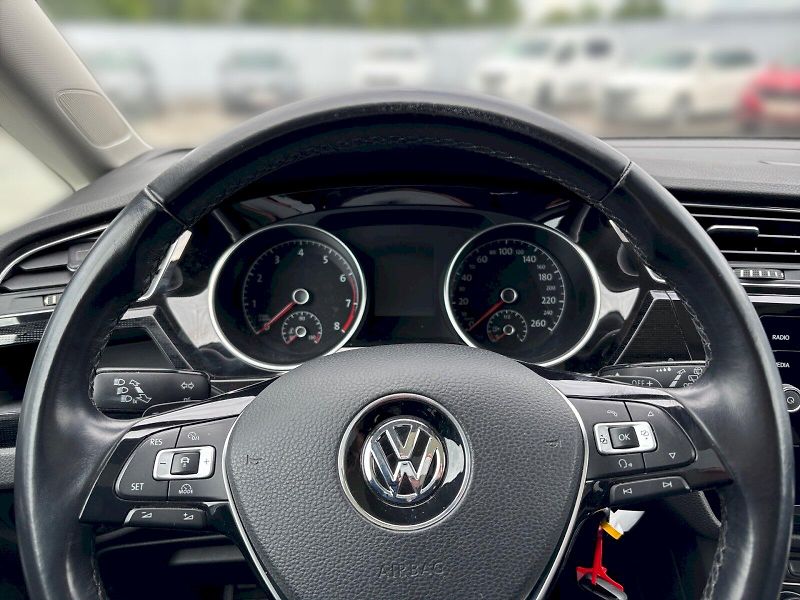 Volkswagen Touran (2017) 1.4 TSi 110kW DSG - fotka 21 z 33