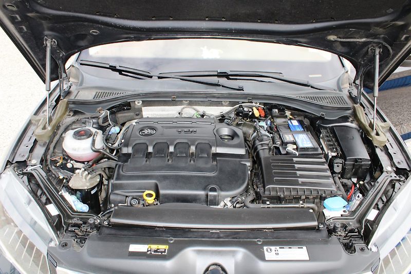 Škoda Superb (2018) 2,0TDI KŮŽE NAVI KLIMA  ALU 19 - fotka 44 z 44