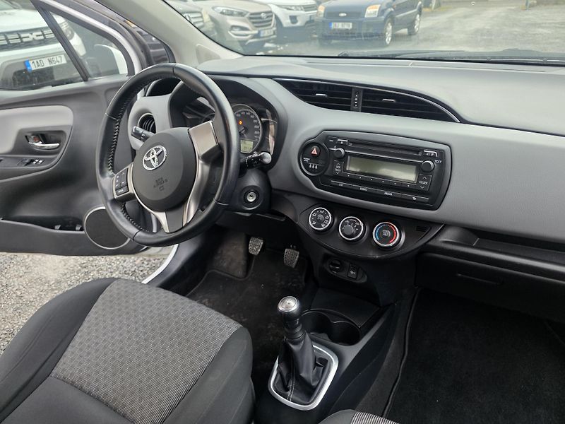 Toyota Yaris 1.0 VVTi Klimatizace  - fotka 15 z 19