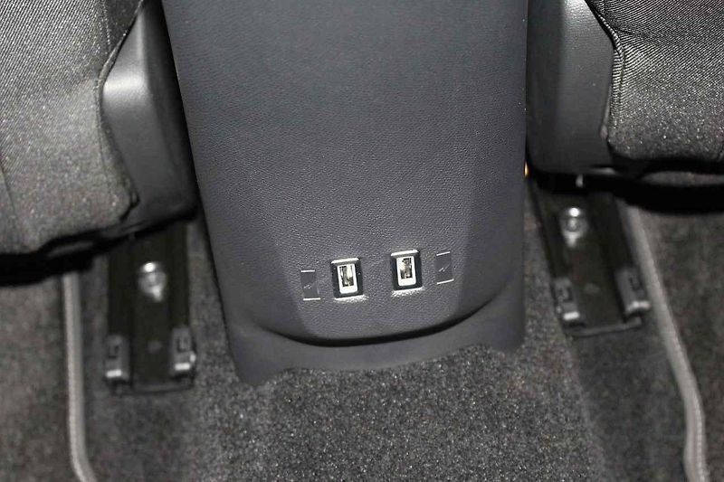 Opel šel cestou co nejnižší možné ceny, v základu nabízí tedy jediný motor.