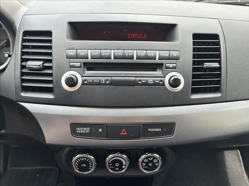 Mitsubishi Lancer 1,6 33 tis KM !! TOP STAV !! - fotka 16 z 27