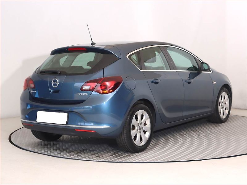Opel Astra (2013) 1.7 CDTI, Serv.kniha, Xenony - fotka 5 z 15