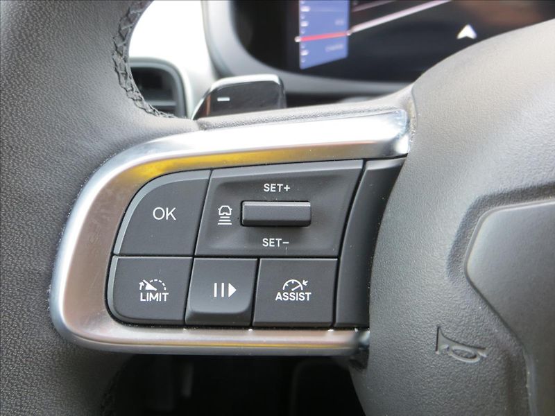 Jeep Avenger 1,2 Turbo AUT Summit JBL ČR - fotka 22 z 29