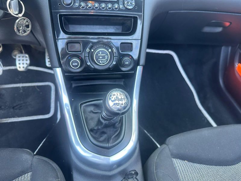 Peugeot 308 (2012) CC, 2.0HDi, 120KW - fotka 18 z 27