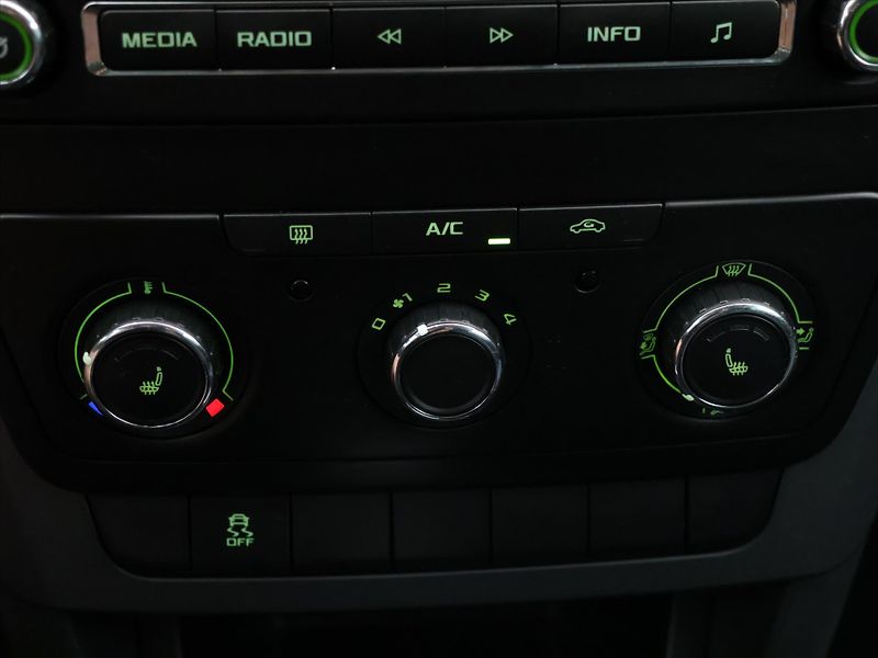 Škoda Yeti 1,4 TSI 90kW DSG Ambition - fotka 23 z 33