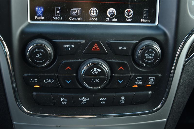 Jeep Grand Cherokee 6.4 SRT 344kW AWD NAVI ČR - fotka 19 z 33