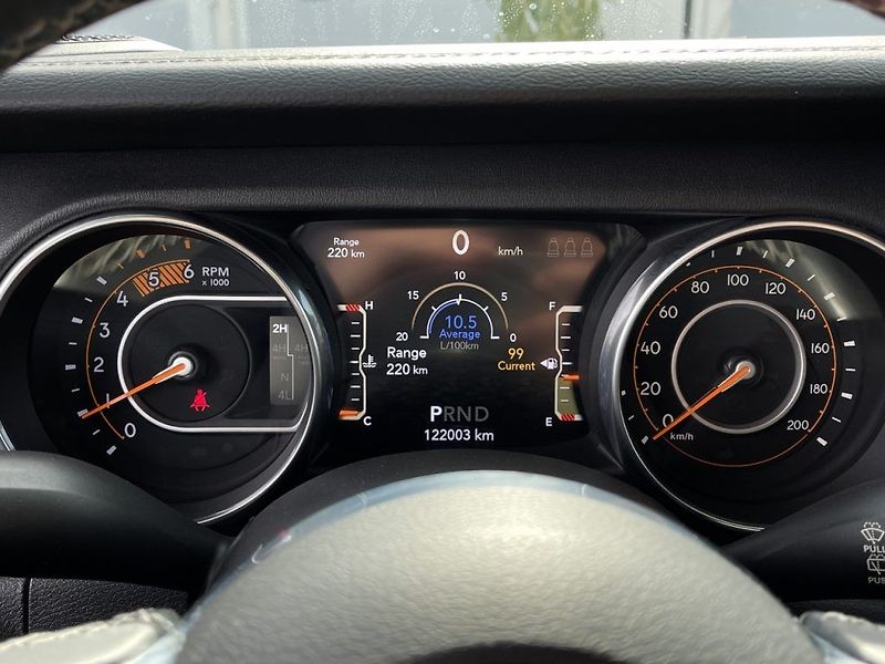Jeep Wrangler 2.2CRD, ČR, Overland, 4x4 - fotka 20 z 38