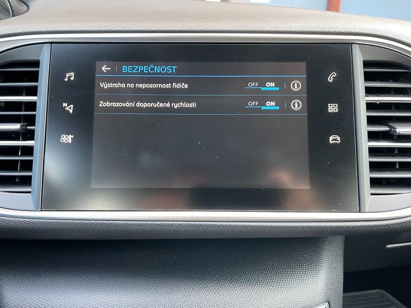 Peugeot 308 (2019) SW 1.5HDi 96kW Allure! - fotka 30 z 34