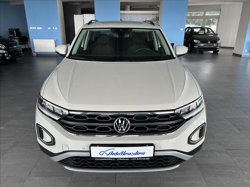 Volkswagen T-Roc 1,0   TSI 85kW,LIFE,1.MAJITEL - fotka 2 z 26