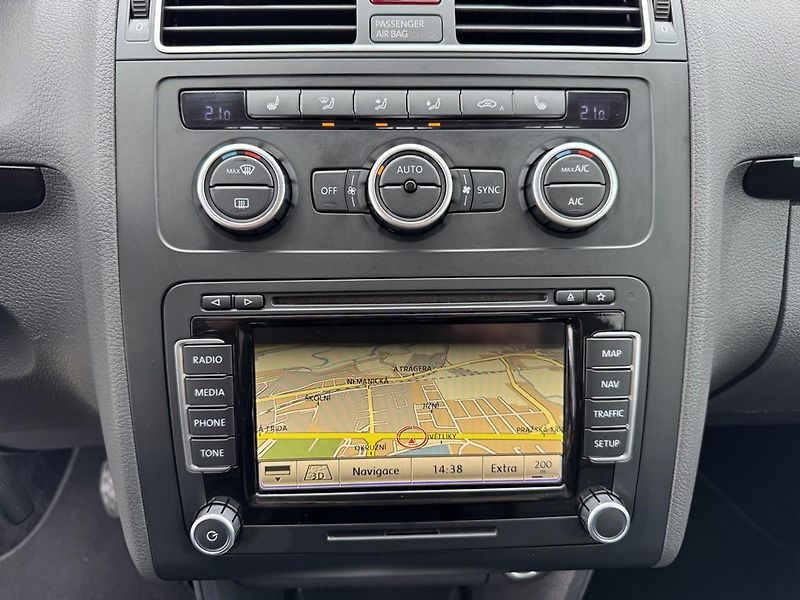 Volkswagen Touran 2.0 TDI 130 kW DSG Highline - fotka 18 z 35
