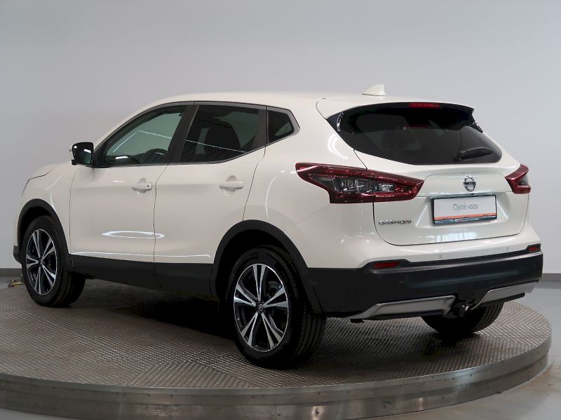 Nissan Qashqai (2021) 1.3DiG-T 103KW TAŽNÉ 360*CAMER - fotka 7 z 33