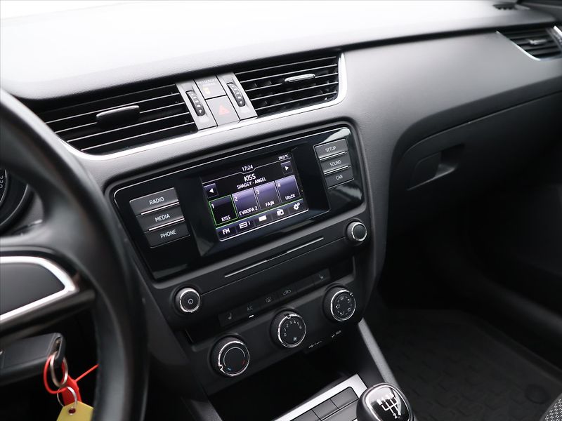 Škoda Octavia 1,6 TDI 81kW Ambition CZ - fotka 14 z 23