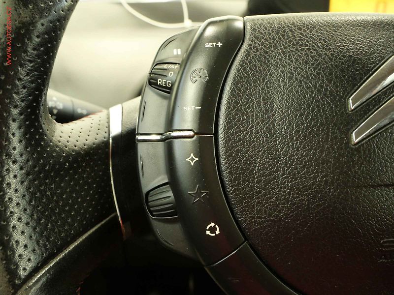 Citroën C4 (2010) 1.6 16v, 2.maj,ČR, Klima - fotka 15 z 21