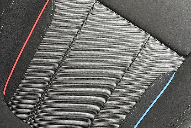 BMW i4 xDrive40 - fotka 13 z 14