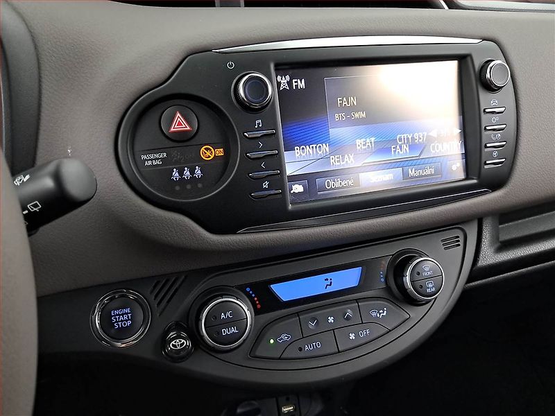 Toyota Yaris (2017) 1.5 Dual VVT-i, Automat, ČR - fotka 12 z 20