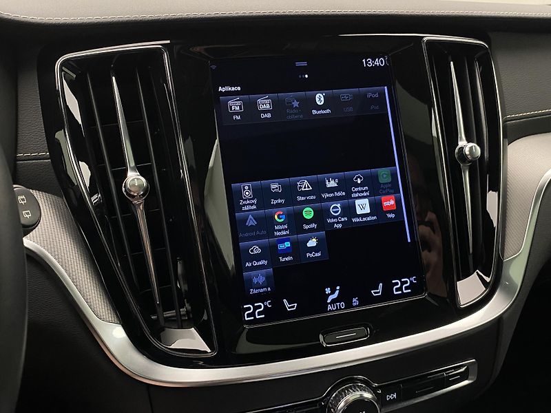 Volvo V60 B4 DARK PLUS AUT  - fotka 40 z 45