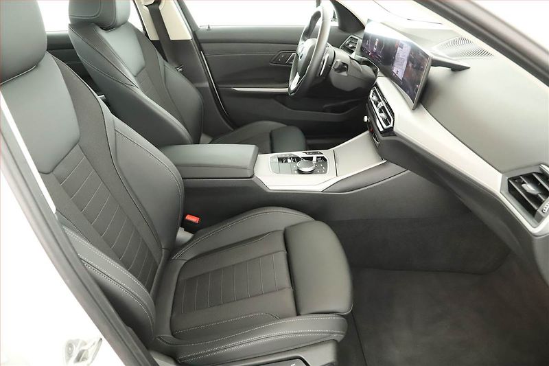 BMW Řada 3 (2024) 318 i - fotka 7 z 20