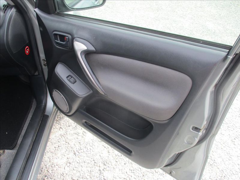 Toyota RAV4 2,0 D4D, 4x4,digiklima,tažné, - fotka 10 z 33