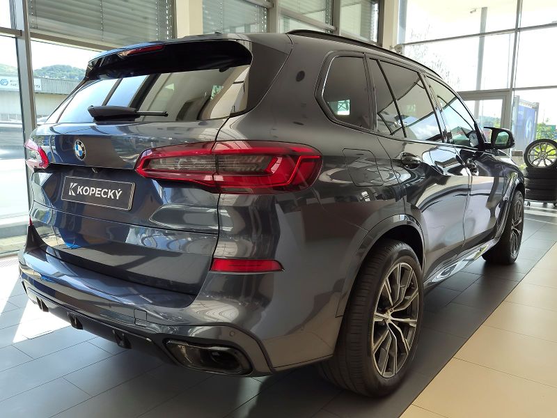 BMW X5 xDrive 30d - fotka 10 z 34