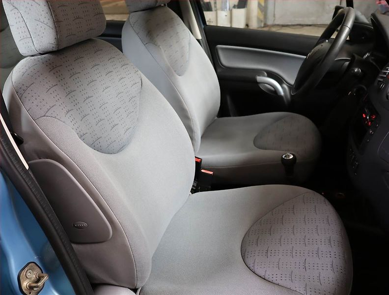 Citroën C3 (2004) 1.1 i, po STK, jezdí skvěle - fotka 9 z 14
