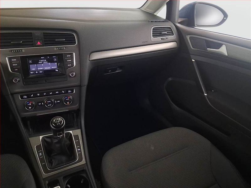 Volkswagen Golf (2013) Comfortline 1.6 TDI, Tempomat - fotka 8 z 15