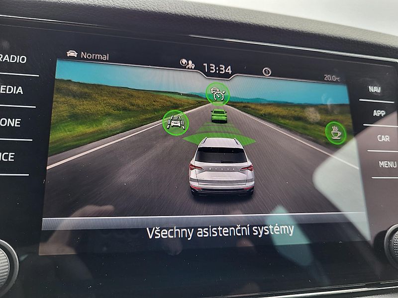 Škoda Karoq 1.5 TSI 110kW DSG SPORTLINE - fotka 18 z 48