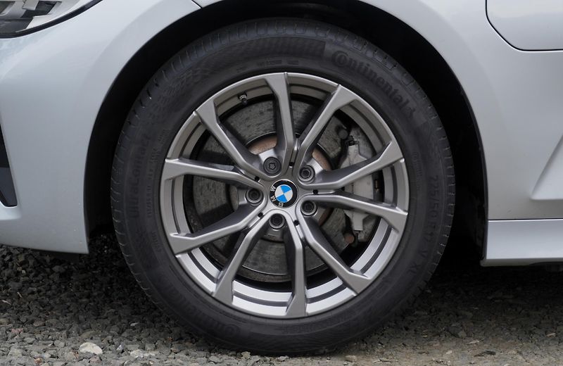 BMW Řada 3 330e xDrive, ACC, Tažné - fotka 4 z 39