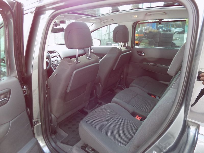 Peugeot 5008 (2014) 1.6Ti/LED/PANO/Head-up/Klima/ - fotka 10 z 35