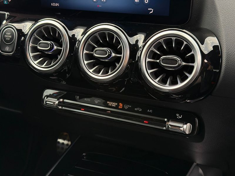 Mercedes-Benz GLA 200d 4MATIC Edition 140 Years - fotka 31 z 38