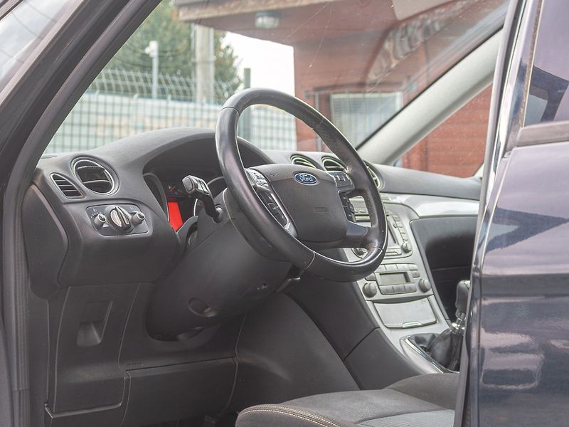 Ford Galaxy (2010) 2.0D 103KW – TAŽNÝ - fotka 13 z 37