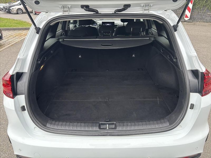 Kia Ceed 1,5 TGDi TOP ZÁRUKA CARPLAY - fotka 13 z 42