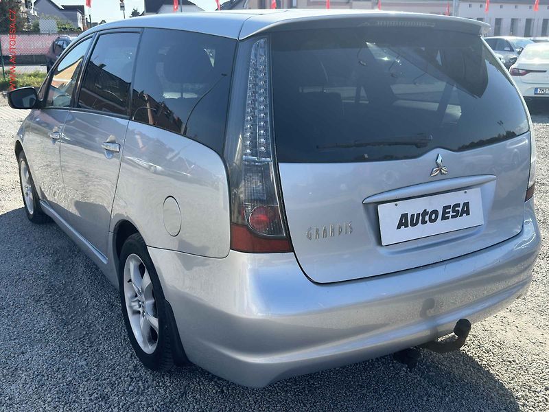 Mitsubishi Grandis (2004) 2.4i, AT, AC - fotka 6 z 17