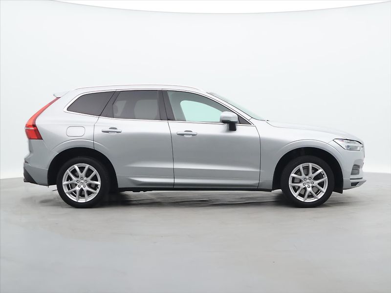Volvo XC60 2,0 140KW D4 Momentum AWD Auto - fotka 4 z 22